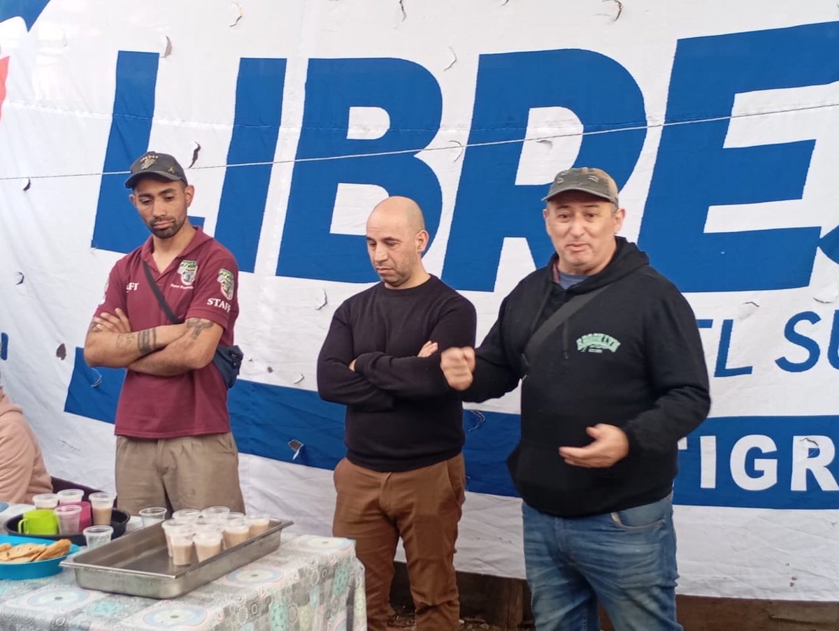 OAHurtado75's tweet photo. Festejamos el 9 de julio con chocolatada y tortas fritas, y realizamos una asamblea para denunciar la Emergencia Alimentaria.
Hay Ruido de Platos Vacios En la Argentina,
pero entre todos y todas le haremos frente la crueldad de Milei.
#LibresDelSur #Tigre https://t.co/jV1rRnxULf