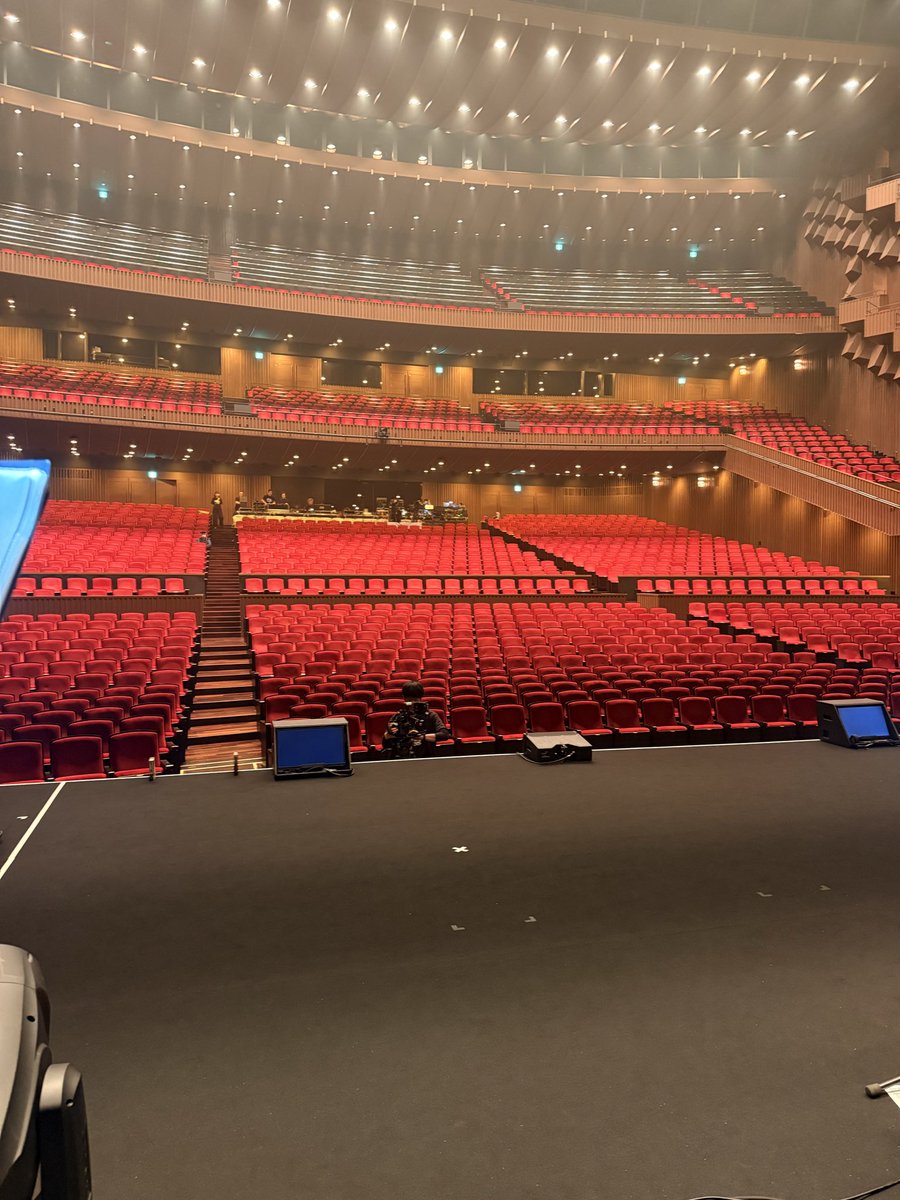 Takumaokw's tweet photo. AKINA NAKAMORI LIVE TOUR 2026
大阪公演2DAYs 
名古屋に引き続きコーラスで参加させていただきました✨
素晴らしい時間と景色、ファンの皆さまの盛り上がりにとても感動しました。
ありがとうございました✨
#中森明菜 https://t.co/JXSjrw6QV8