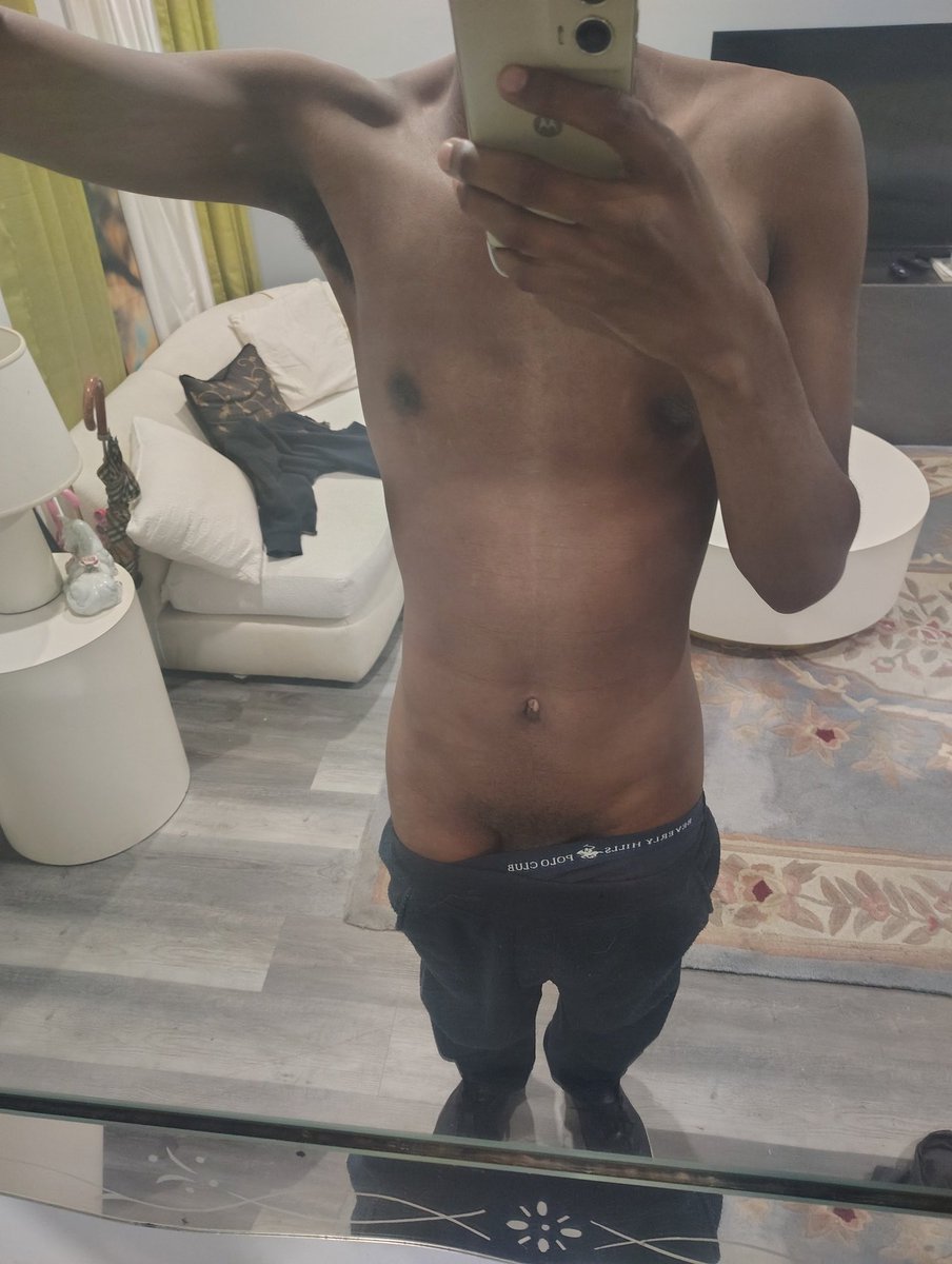 j5yced's tweet photo. It's really no one in the city that likes skinny boys and small butts 😭 #bmorefreaks #baltimorefreaks https://t.co/dnqfk2fmiq