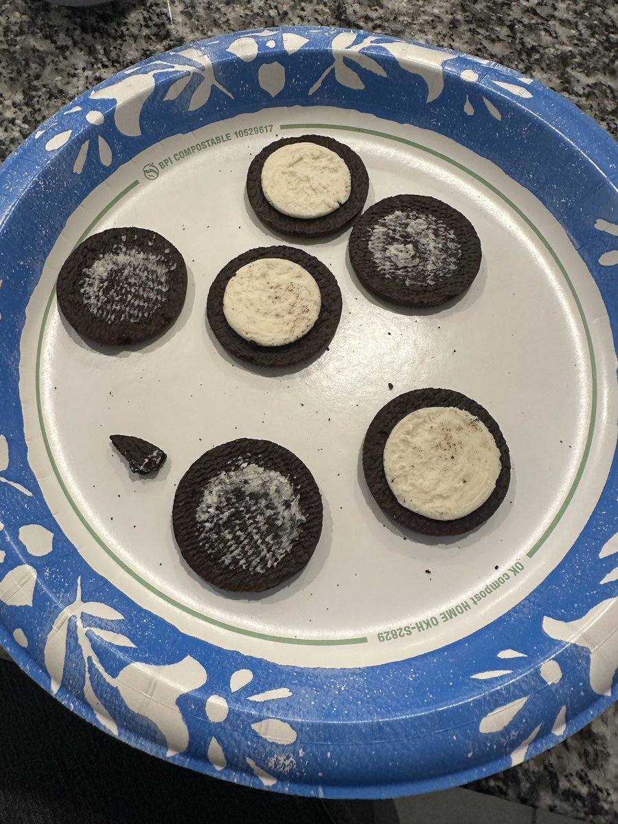 colinbemis's tweet photo. What is this, @Oreo? I’ve heard of many companies cutting down but this is absurd. This is about a quarter of what you used to get.

Sad to see another company betray the trust of their customers. https://t.co/mZslBXHUxR