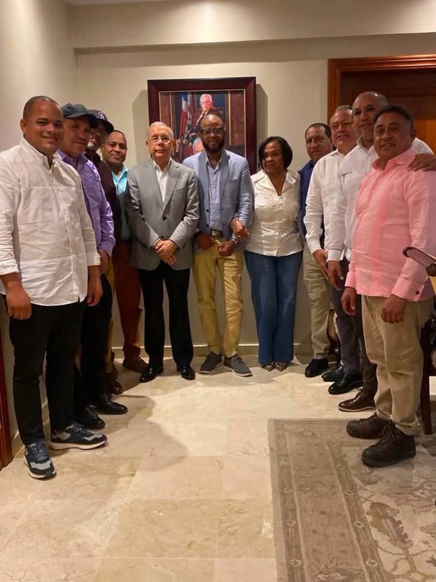 TomasConcepcid1's tweet photo. #EquipoGS #TeamGS
#VoyPorTo' #TeamGonzalo
#ConElpldSeViviaMejor
@GonzaloCastillo
@PLDenlinea #VivaRD🇩🇴
AÚN HAY ESPERANZA EN EL PLD 💜⭐💯, JUNTOS
( A )
GONZALO ESTAMOS TRABAJANDO PARA VOLVER A RECONSTRUIR EL PAÍS 🇩🇴,
@Gonzalo2028RD @GustavoSanchezq https://t.co/Z98b7xulDd