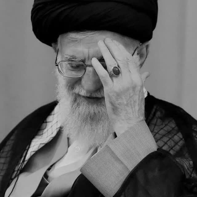 Mahdi136275's tweet photo. عزیز  دلم از یه طرف خوشحالم به آرزوت رسیدی حیف بود شهادت نصیبت نشه آقا جونم😭😭😭😭😭😭😭😭😭😭😭😭😭😭😭از یه طرفم دلم داره میترکه چطور نبودنتو تحمل کنیم😭😭😭😭😭😭😭
آقا جانم ببخشید خیلی اذیتت کردیم تو رو قسم به جدت حلالمون کن 😭😭😭😭😭😭 https://t.co/s6n7uNpkQ8