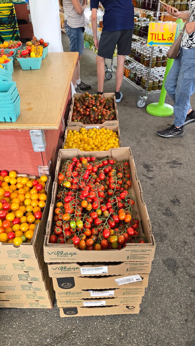 Mehr520's tweet photo. Just a few Km outside of #Sicamus, BC towards #Revelestoc don't miss Fruit World. Fresh and some local with nice vibe. https://t.co/GZ8TXEwydw