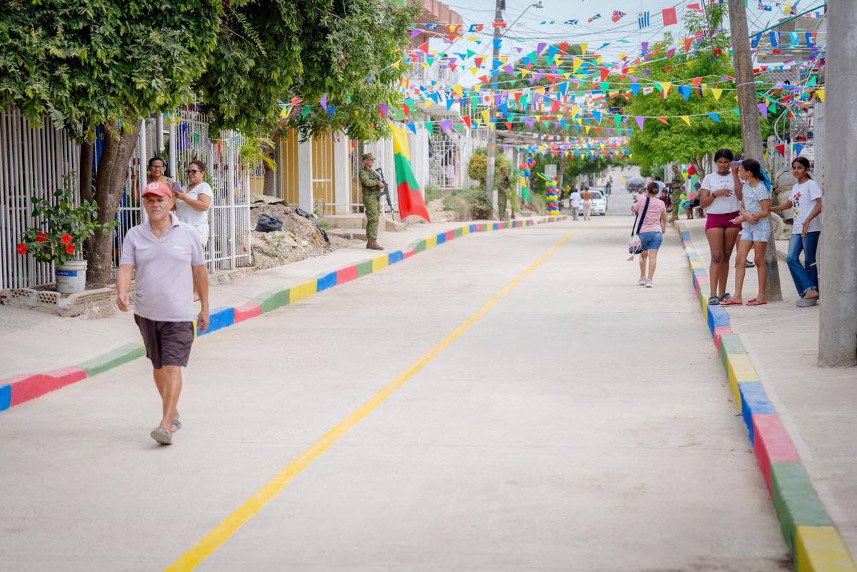 YamilHAranaP's tweet photo. Solucionar y hacerle la vida más fácil a la gente. Para eso estamos. 

Desde hoy en el barrio San Fernando - sector Florida, ya no tragan polvo ni caminan por charcos. 

¡Seguimos! 💪🏼 https://t.co/oP15GfJsWN
