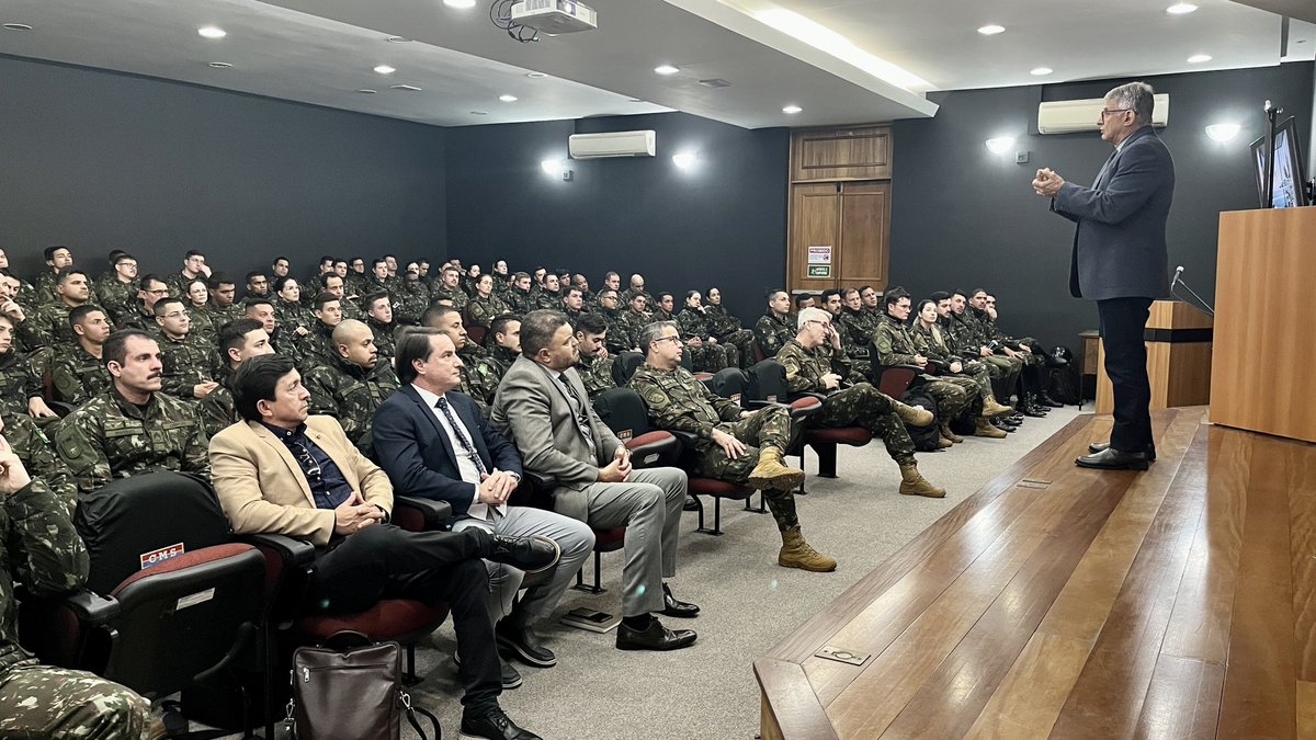 rotores442's tweet photo. Realizamos uma palestra no Comando Militar do Sul.

A pauta foi a apresentação do empreendimento MS Tower e o lançamento nacional da plataforma de tokenização imobiliária FIAM. 

Nosso reconhecimento e agradecimento aos Generais pela gentil acolhida.

https://t.co/CazIe2bH7A https://t.co/wtfrpIRIoZ