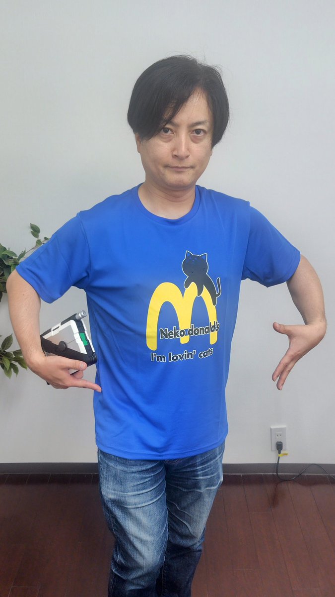 sin3san's tweet photo. 7/9(木)

「ほっとけなレディオRX」公開収録

ブルーことジューン☆タピオカさん

🔴さんから借りたライドブッカー
確かに弁当箱に見えますね🤭

#ジューンタピオカ
#ワラウ戦隊ホットレンジャー
#ほっとけなレディオRX https://t.co/51lHNXIKm1
