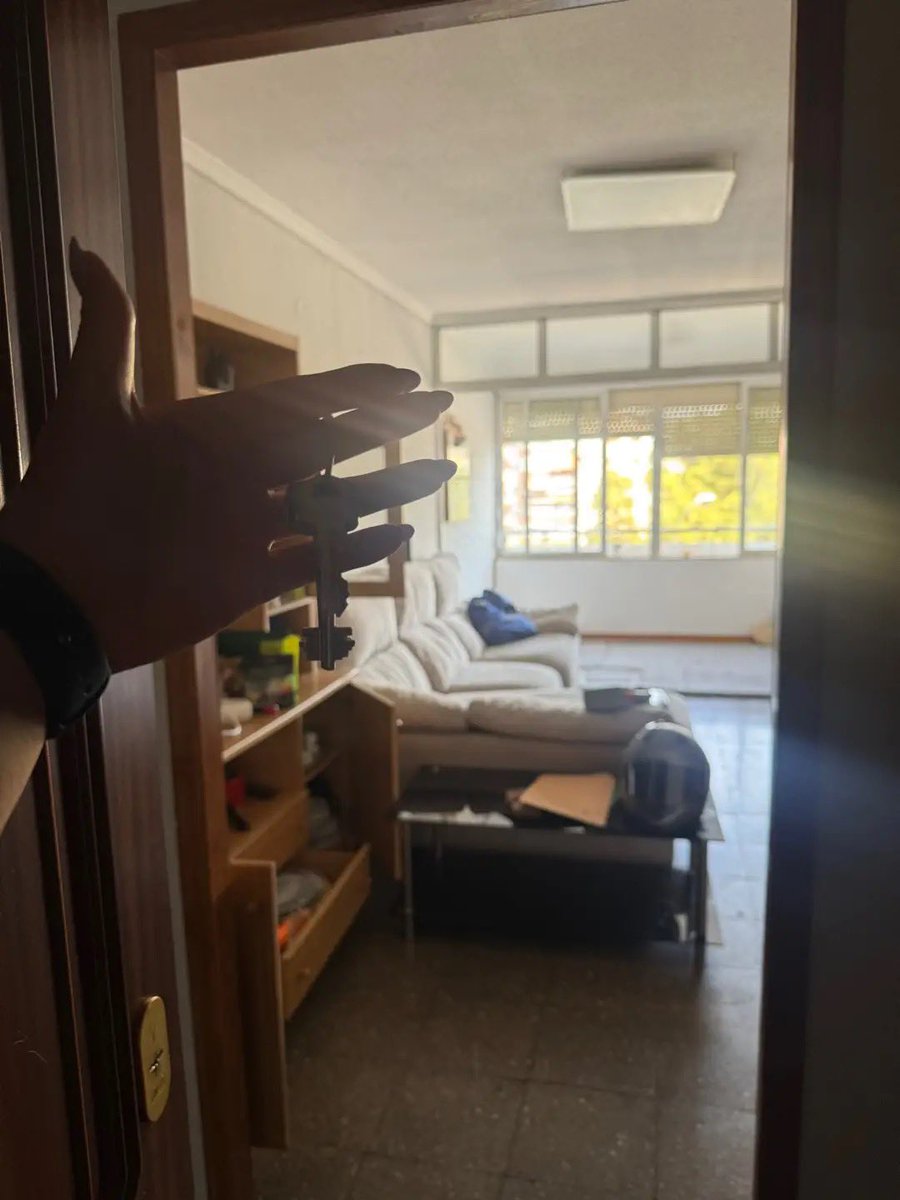 eirooa_'s tweet photo. Al fin mío, sin tener que volver a pagar un alquiler, sin preocuparme de que tengo que volver a mudarme 😭🥺
Dios escuchó mis oraciones y el anhelo de mi corazón ♥️ 
Al fin tengo un lugar seguro para mis hermanas 🥺😭 https://t.co/d6urDTo8Xr