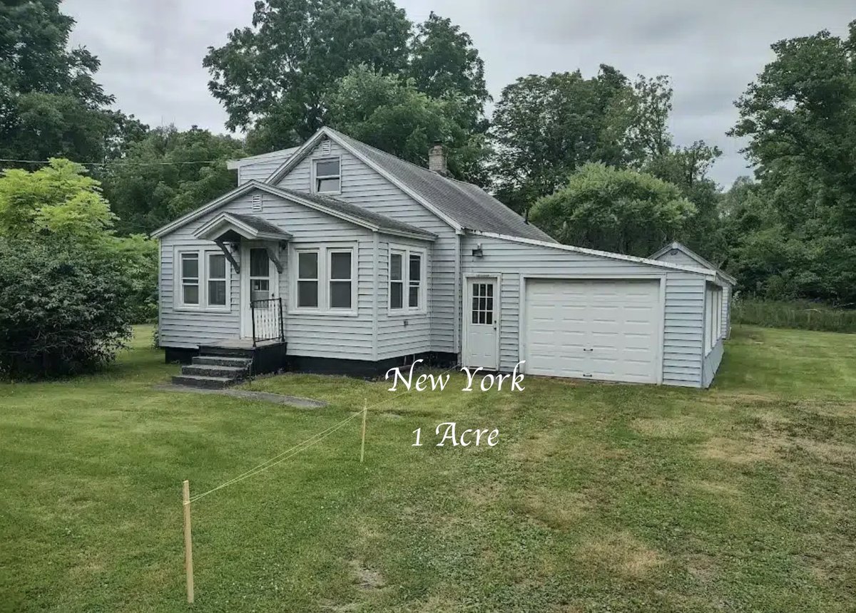 CountryLife717's tweet photo. Spacious 1950s# NewYork Retreat on Nearly 1 #Acre with Enclosed Porch & Endless Potential Under $95K. https://t.co/IhRrRMcO0B https://t.co/T4nQ0GbYMb