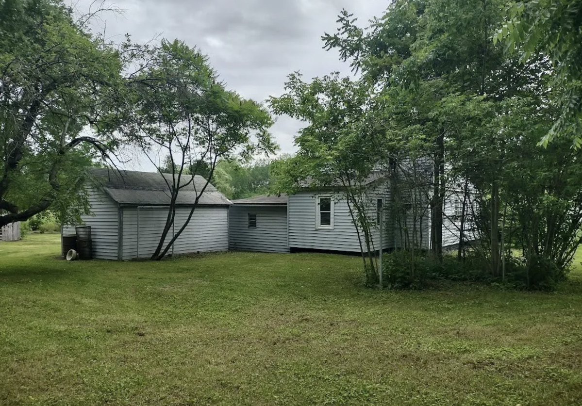 oldhouses100k's tweet photo. Spacious 1950s# NewYork Retreat on Nearly 1 #Acre with Enclosed Porch & Endless Potential Under $95K. https://t.co/megBIkd1f0 https://t.co/aFvf7bjaiI