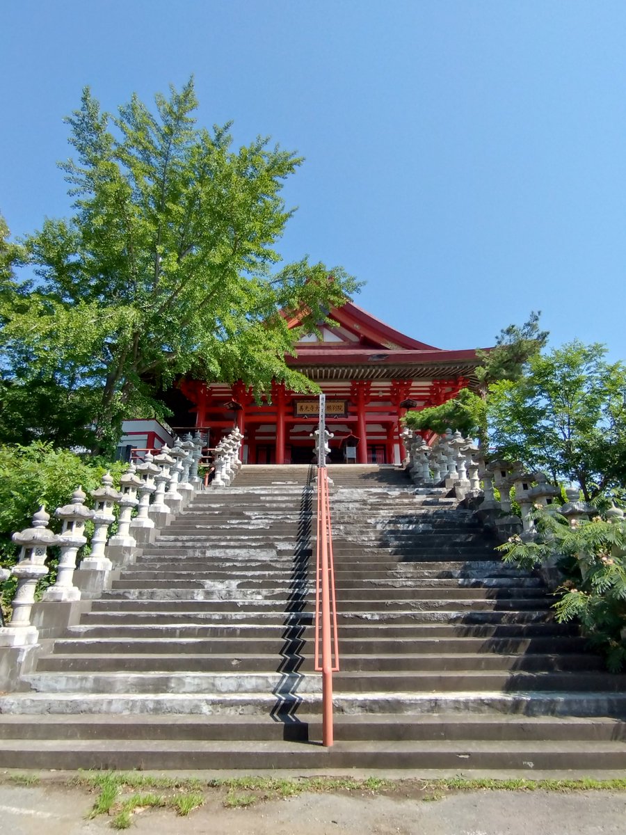 MilkySayu's tweet photo. チェックアウト
山ネオン

善光寺大本願別院
舞台より
昔はロープウェイとか有ったですね♪ https://t.co/2ju8j8M6Rj