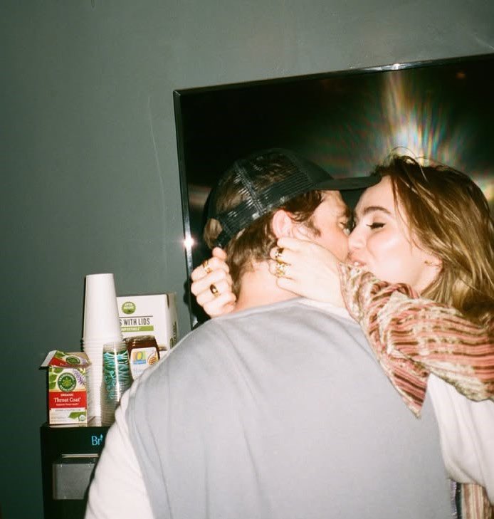 07Cosmo's tweet photo. WEIRDO

“Baby, 'til then, I'm lettin' you know
I'm missin' my favorite weirdo

And when we're both back, I'm gonna cook
I'm gonna be a good WIFEY, like I should (Like I should)”

via Suki Waterhouse 
💘 Loveland

💞💍🥂👰🏼‍♀️🤵🏻
*screams “I KNEW IT!” https://t.co/c4GsLFYv9T