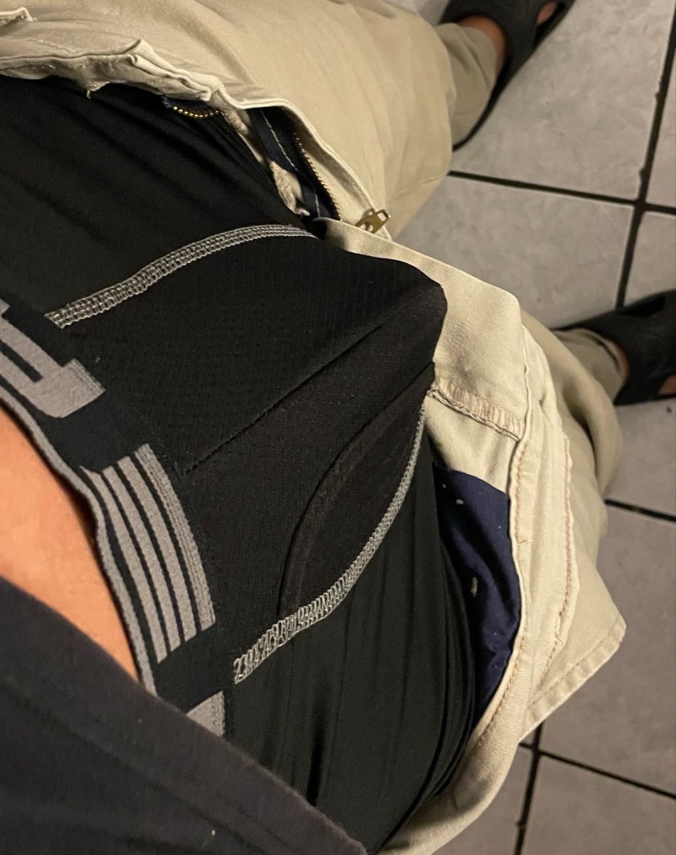 C32709Feboy's tweet photo. 👀 https://t.co/pmJL2Cww6F