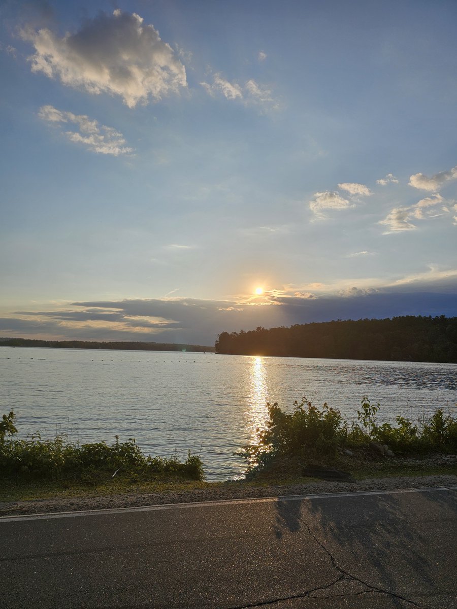 myWinnipesaukee's tweet photo. Will it rain? https://t.co/ef07O7RZiQ