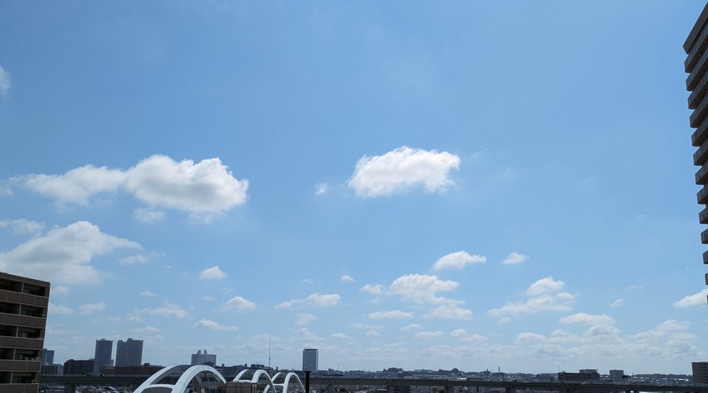marshmallow23a's tweet photo. おはようございます。(^^)
今日も晴れです。🌤️

熱中症に気をつけて
良い一日をお過ごしください。☺🌼☘️🌼☘️

#空 #sky
#雲 #clouds
#晴れ #fineweather
#良い一日を
#haveaniceday https://t.co/SadNEpcFTN