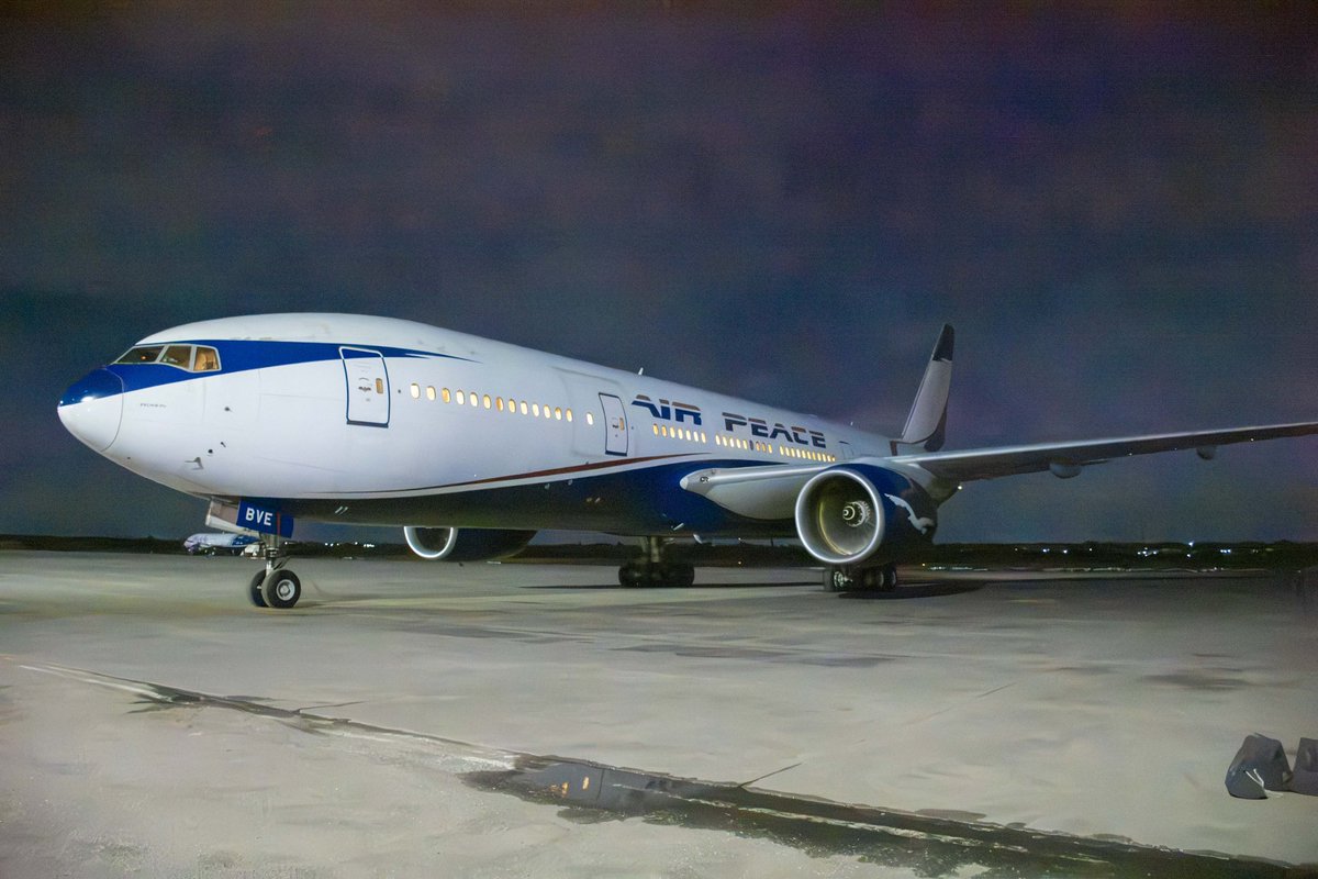 flyairpeace's tweet photo. With the safe return of 284 Nigerians yesterday, Phase 4 of our evacuation operation in collaboration with the Federal Government of Nigeria has brought the total number of Nigerians safely repatriated from South Africa due to the xenophobic attacks to 1,085. https://t.co/xEX4bzoH56