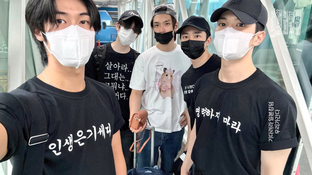 N_DDUNI's tweet photo. 아 ㅋ⫬ㅋ⫬ㅋ⫬ㅋ⫬ㅋ⫬ㅋ⫬ㅋ 킹덤 출마하는 단체티셔츠 실화야 𐌅𐌅𐌅𐌅𐌅𐌅𐌅𐌅

이승협 : 인생은 기세다
차훈 : 살아라...그대는...그뭐냐...그거다.
김재현 : 공주등장 ♡
서동성 : 난 나보다 약한녀석의 명령 따위는 듣지 않는다
유회승 : 명령하지 마라 https://t.co/Ct2EkFEpBy