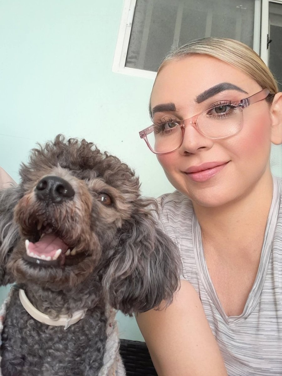 MonyZapataEs's tweet photo. Muchos tienen un hombro sobre el cual llorar... yo tengo un lomito!
Maya! 🩷🫶🏻🤍🫰🏻❤
#MiApoyoEmocional
#MayaFrenchPoodle ❤️🫰🏻🤍🫶🏻🩷 https://t.co/ts6G8iSPRu