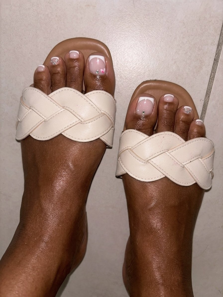 Nanaaalk's tweet photo. @FeetFinder You like !?🦶😘 @Nanaaalk https://t.co/cFLORFaUA2