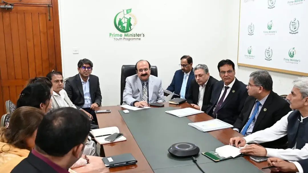 ranamashhood's tweet photo. Chairman Prime Minister’s Youth Programme Rana Mashhood Ahmad Khan chaired a high-level coordination meeting on Productive Overseas Employment for Pakistani Youth at the Prime Minister’s Youth Programme, Prime Minister’s Office.

The meeting brought together representatives from MoFA, MOPHRD, OEC, HEC, NAVTTC, GIZ, and the Ministry of Federal Education & Professional Training to discuss employment opportunities across five priority countries and the skills required to meet global market demands.

HEC designated selected universities and NAVTTC designated 20 technical and vocational institutes as Country Destination Training Centers (CDTCs) to prepare Pakistani youth for international careers.

A Skilled Talent Pool will be developed by December 2026 to connect Pakistani youth with quality overseas employment opportunities.

#PMYP #OverseasEmployment