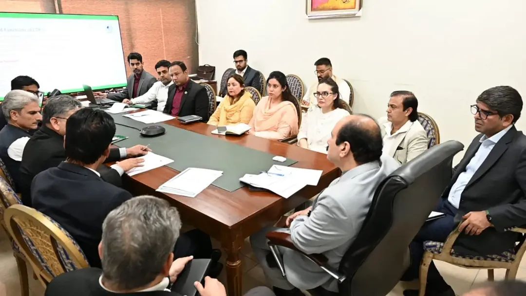 ranamashhood's tweet photo. Chairman Prime Minister’s Youth Programme Rana Mashhood Ahmad Khan chaired a high-level coordination meeting on Productive Overseas Employment for Pakistani Youth at the Prime Minister’s Youth Programme, Prime Minister’s Office.

The meeting brought together representatives from MoFA, MOPHRD, OEC, HEC, NAVTTC, GIZ, and the Ministry of Federal Education & Professional Training to discuss employment opportunities across five priority countries and the skills required to meet global market demands.

HEC designated selected universities and NAVTTC designated 20 technical and vocational institutes as Country Destination Training Centers (CDTCs) to prepare Pakistani youth for international careers.

A Skilled Talent Pool will be developed by December 2026 to connect Pakistani youth with quality overseas employment opportunities.

#PMYP #OverseasEmployment