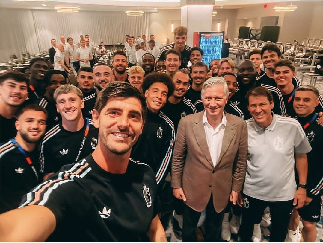 ThomMills's tweet photo. ROYAL SELFIE 🇧🇪 
#lunionfaitlaforce https://t.co/o16m2UsfEs