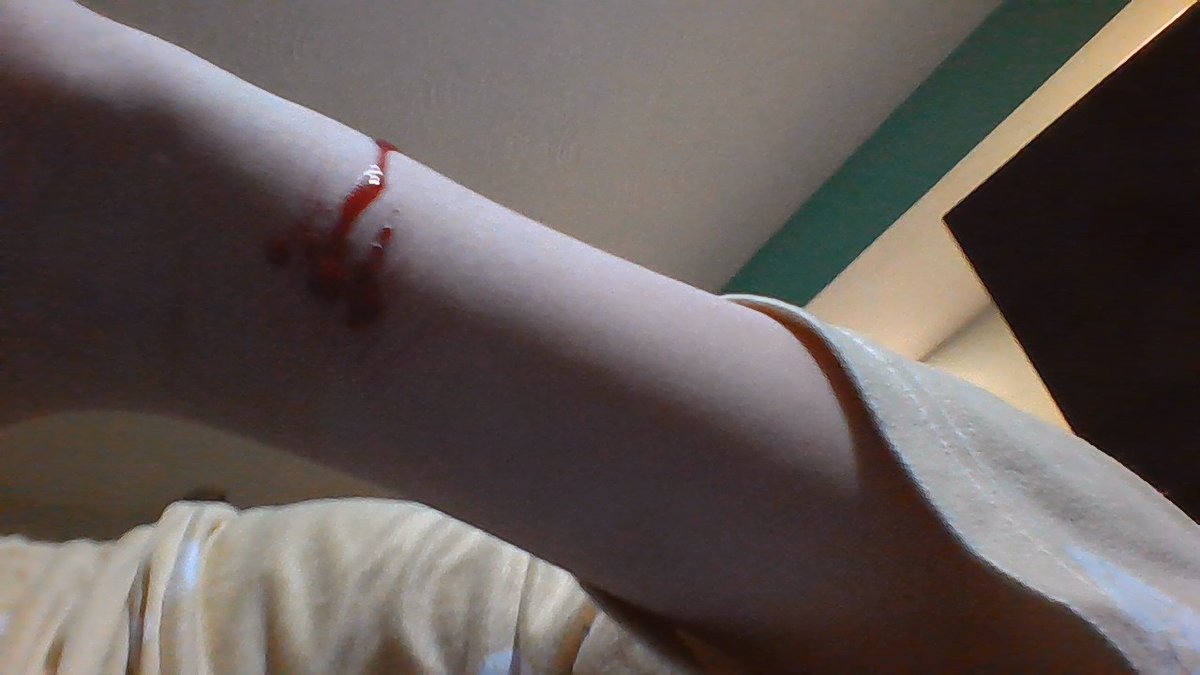 Ivanni988's tweet photo. ughh idk how to take photos https://t.co/7S20DGGUpT