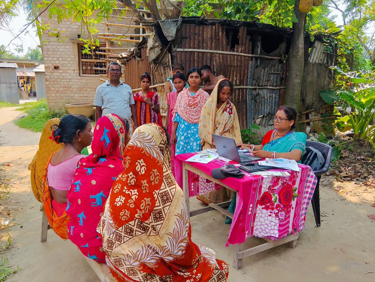 DoBM_GoI's tweet photo. Bringing banking closer to every home, the #VibrantVillageProgramme is driving complete financial inclusion across 29 vibrant villages in Malda, #WestBengal ensuring greater financial access, security, and empowerment for all

#VibrantVillages #BankingAtEveryHousehold https://t.co/OO9Gcn2DSE
