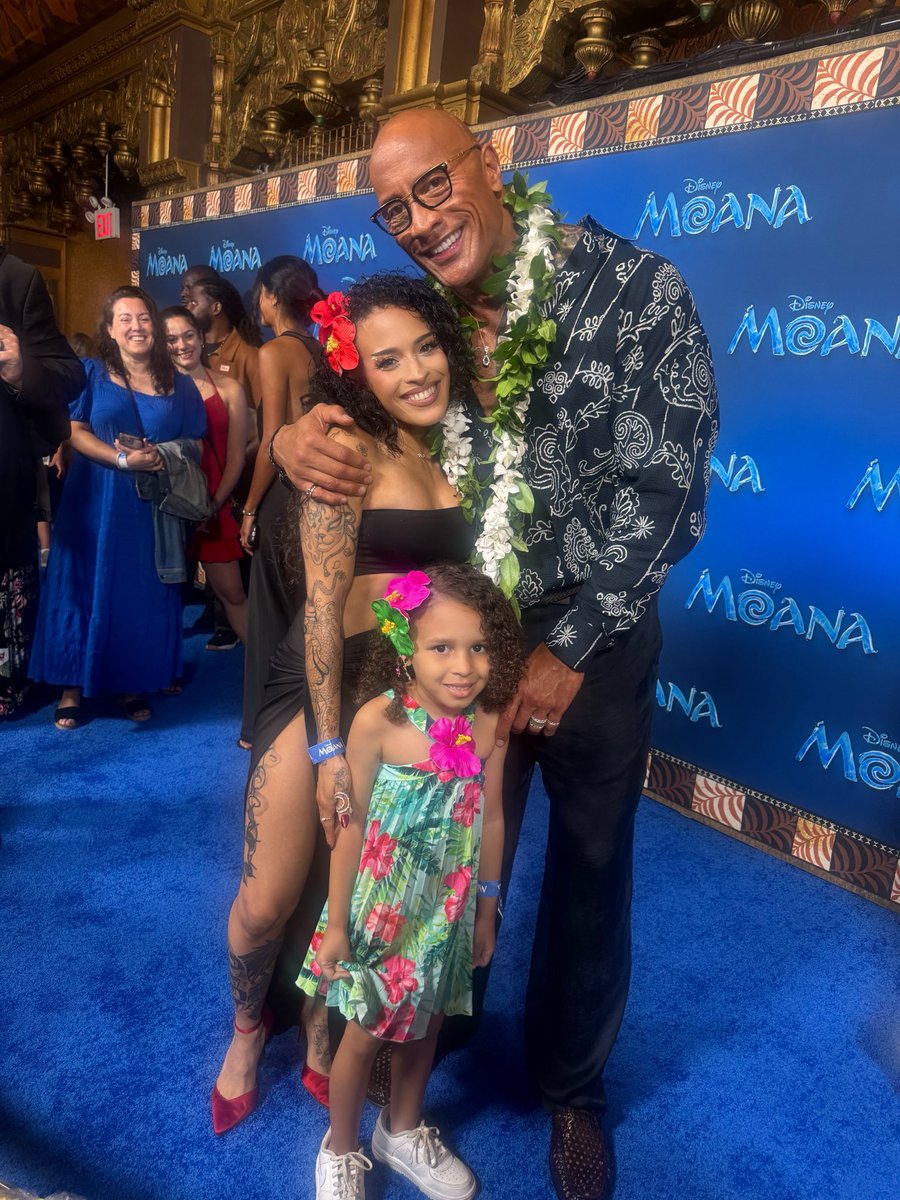 ZelinaVegaWWE's tweet photo. Thank you for a magical night @disney #Moana 🌺🩷🌸 https://t.co/l4oHYJNeU5