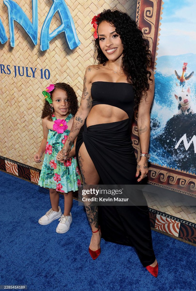 ZelinaVegaWWE's tweet photo. Thank you for a magical night @disney #Moana 🌺🩷🌸 https://t.co/l4oHYJNeU5