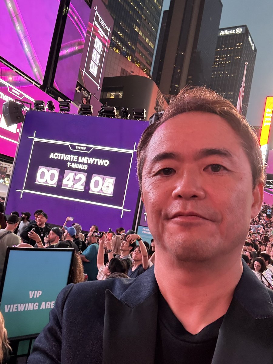 Junichi_Masuda's tweet photo. #NYC #タイムズスクエア #ポケモンGO
泣きました！最高でした！ポケモンGO10周年おめでとう🎉10年前の映像と同じことができる日が来るとは、、かがくのチカラってすげー！トレーナーのみんな、ありがとう！！ https://t.co/HMAxqzkQqS