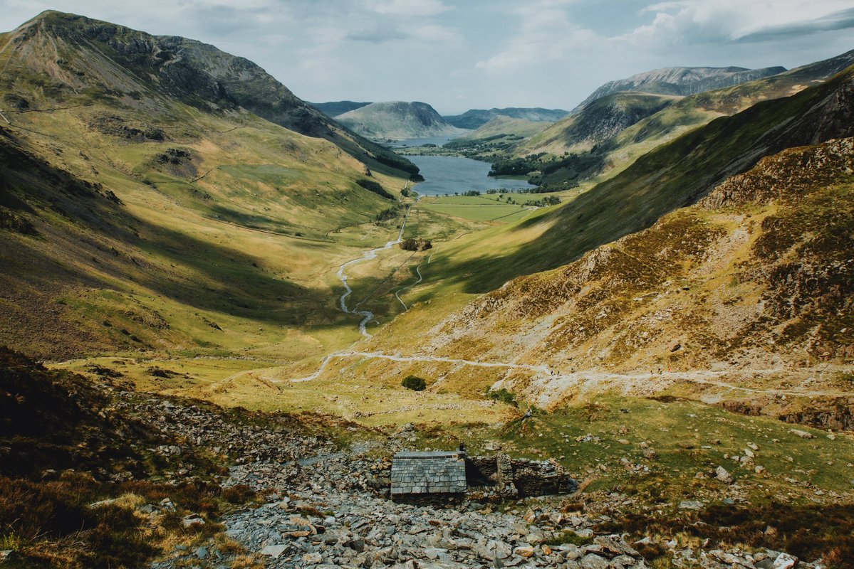 visualsofearth1's tweet photo. Buttermere Bothy, Lake District https://t.co/5SwVDg34H3