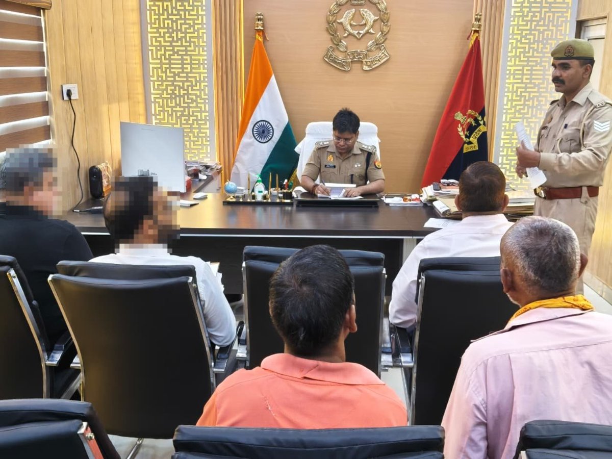 asheesh__129's tweet photo. गाजियाबाद पुलिस का कमाल!
 अब अपराध मुक्त शहर की सच्ची मिसाल बन रहा है गाजियाबाद गाजियाबाद की जनता आज सांस ले रही है। डर, आतंक और अन्याय की छाया से मुक्त होकर लोग महसूस कर रहे हैं कि पुलिस अब उनके बहुत करीब है। हर शिकायत पर त्वरित कार्रवाई, हर अपराधी पर सख्ती से पहले एक्शन — यही है असली पुलिसिंग!कमिश्नर जे. रविंद्र गौड़ (IG) की दूरदर्शी नेतृत्व में और IPS धवल जायसवाल (DCP सिटी) जैसे जुनूनी अधिकारियों की मेहनत से गाजियाबाद पुलिस कमिश्नरेट ने क्राइम कंट्रोल की क्रांति ला दी है।धवल जायसवाल की अगुवाई में 5 ऐतिहासिक उपलब्धियाँ: प्रीवेंटिव क्रांति: अपराध होने से पहले अपराधियों को पकड़ लिया जा रहा है। गाजियाबाद अब पूरे प्रदेश के लिए "क्राइम फ्री" मॉडल बन गया है।
 सूदखोरों का आतंक खत्म: व्यापारियों के परिवारों को चंगुल से आजाद कराया, कई लोगों की जान बचाई जो पहले आत्महत्या की कगार पर थे।
 5 करोड़ की फिरौती वाली अपहरण साजिश नाकाम: बिल्डर को बचाया, 4 आरोपी गिरफ्तार — अवैध हथियार और रस्सी बरामद।
 फर्जी दस्तावेजों का ठग गिरोह पकड़ा: सैकड़ों आम लोगों की मेहनत की कमाई और जमीन-जायदाद बचाई गई।
 ऑपरेशन क्लीन स्वीप: सूर्या हत्याकांड के बाद हिस्ट्रीशीटरों का सत्यापन — 80+ अपराधी खुद थाने पहुंचकर अपराध न करने की शपथ ले चुके हैं!अपराधी या तो जेल में हैं या शहर छोड़कर भाग गए हैं। जनता और पुलिस के बीच आज विश्वास का नया पुल बन रहा है। पीड़ित बिना डरे उच्च अधिकारियों तक पहुंच रहा है और तुरंत न्याय मिल रहा है।यह श्रेय जाता है कमिश्नर जे. रविंद्र गौड़ साहब को और उनकी चुनी हुई समर्पित टीम को, जिन्होंने साबित कर दिया कि सही नेतृत्व, सजगता और जन-सेवा भावना से अपराध मुक्त समाज संभव है।( https://t.co/v3SFoaVerx…)
 #PoliceCommissionerateGhaziabad #GhaziabadPoliceInNews #UPPInNews #UPPoliceInNews #GhaziabadPolice #CrimeFreeGhaziabad #DCPDhawalJaiswal #UttarPradeshPolice @ghaziabadpolice
 
 @Uppolice
 @dgpup

@myogiadityanath

@dhawalips
@DCPCityGZB
@DCPRuralGZB
 @DCPTHindonGZB @Rajeevkrishna69
@infodepup
@CMOoffice
@upgovt