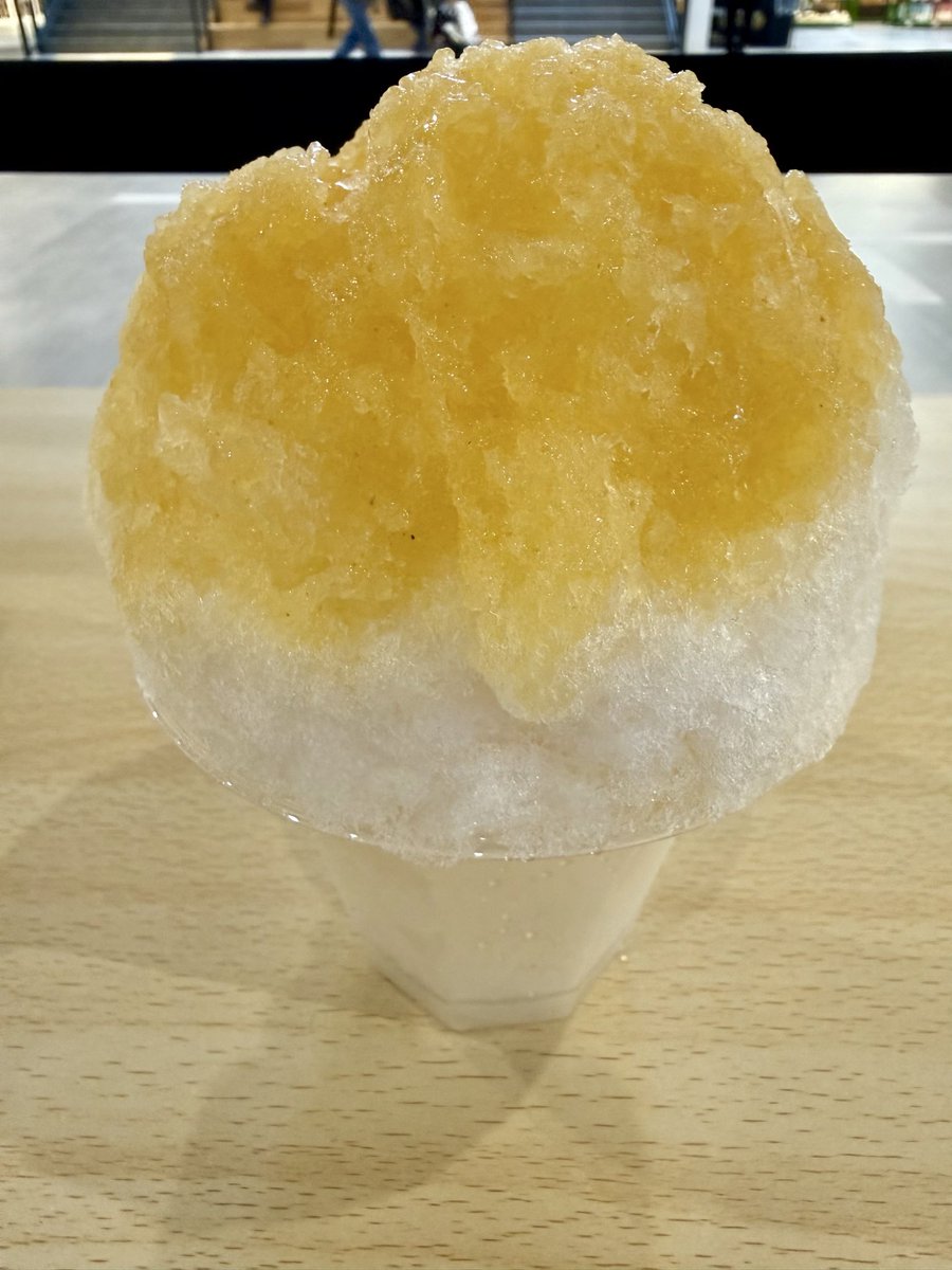 seirosem11's tweet photo. かき氷2週目のメニュー🍧
あんずとヨーグルト練乳美味しい！
スイカとマンゴーも食べたい https://t.co/M4DElzaKHZ