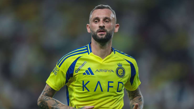 MadridSports_'s tweet photo. 🚨 ÚLTIMA HORA 🚨 

1️⃣ Un representante del REAL MADRID se ha puesto en contacto con el entorno de… ¡MARCELO BROZOVIC!

2️⃣ El club quiere conocer la predisposición del jugador de 33 años ante un posible fichaje

3️⃣ A MOURINHO le encanta BROZOVIC, que es AGENTE LIBRE tras acabar su contrato con el Al Nassr

4️⃣ Podría llegar al Madrid en un acuerdo POR UNA TEMPORADA 

vía @sachatavolieri