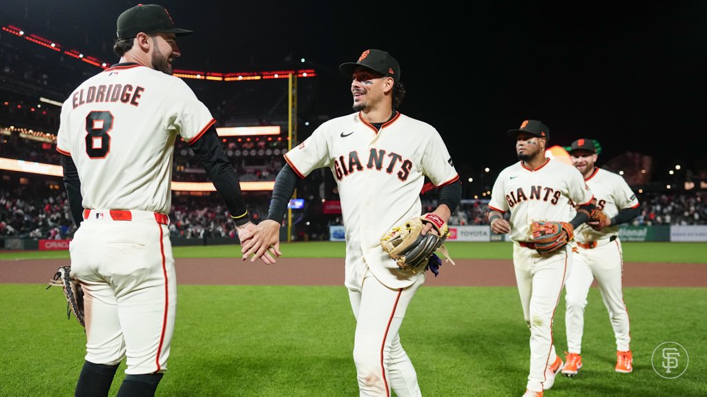 SFGiants's tweet photo. Victory formation 🖐️ https://t.co/hHZp16OISX