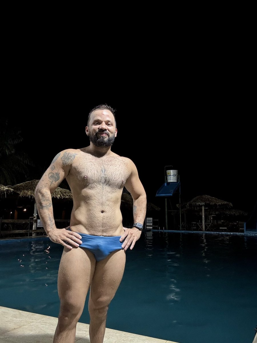 Glefigueira's tweet photo. Depois de 30 dias de férias, faltei morrer mas voltei 🥵 https://t.co/Xi5AqdfWgz