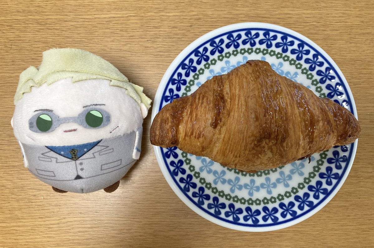 nuimin73's tweet photo. やっぱりパンが好き（ケーキも食べた） https://t.co/woWBcZ45c9