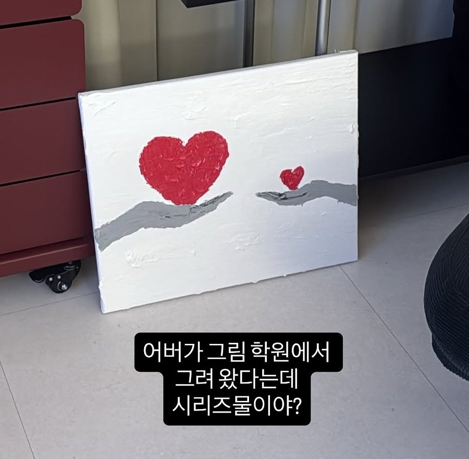 geupddongalert's tweet photo. 시벌 그와중에 남편은 아내가 사랑한단말 죽어도 않해주니깐 뚜벅뚜벅 그림학원가서 👇이런거그려오는 수동공격예술충인거미치겐네 아스발둘이개그하나 https://t.co/zYa12teaWc