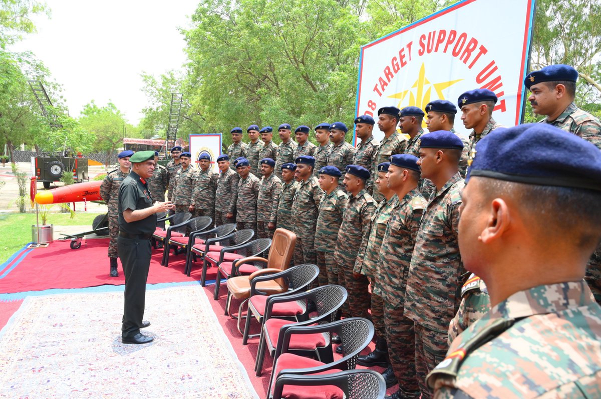 SWComd_IA's tweet photo. 🇮🇳 Securing the Skies with Unwavering Vigilance 🚀

Lt Gen Sumer Ivan D'Cunha, Director General and Colonel Commandant, Army Air Defence, visited #TheValiantWings to review operational readiness and ongoing technology-driven initiatives to counter evolving aerial threats.

The Director General commended the exemplary professionalism, high morale and combat preparedness of the Air Defence Warriors. He reaffirmed their pivotal role in safeguarding the Nation's skies with unwavering vigilance and mission ready capabilities.

#ArmyAirDefence
#IndianArmy
#SaptaShaktiCommand
#OperationalReadiness
#CombatPreparedness
#FutureReadyForce

@adgpi
@HQ_IDS_India
@SpokespersonMoD
@PRODefRjsthn