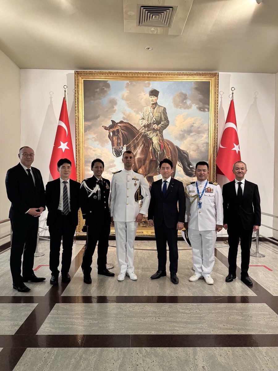 shinjirokoiz's tweet photo. トルコの首都アンカラでは会議の前にアタトゥルク廟を訪問しました。実際に訪れてみて、その巨大さと、荘厳さにトルコにとってムスタファ・ケマル・アタトゥルクが建国の祖としていかに偉大な存在かを改めて認識する貴重な機会となりました。 https://t.co/gS6AGR3Fti