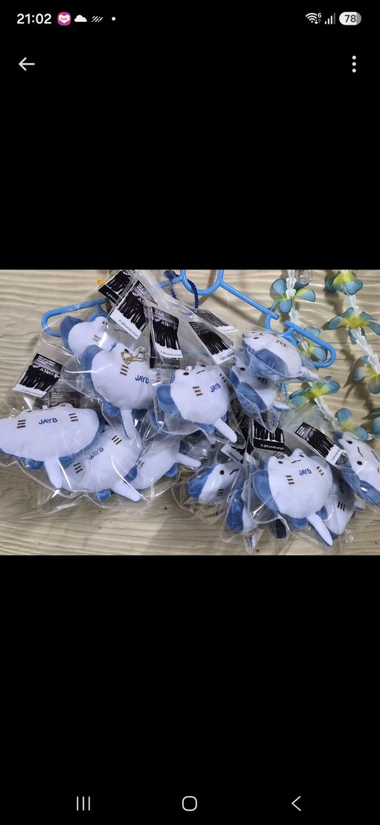 Kanekung6's tweet photo. 🌴GIVEAWAY🌴 จ้า
มารับกันได้น๊า  มีไม่เยอะนะ😊
มี กระเบนบอม🌴 นิดหน่อยจ้า
มี เห้ดพี่เดฟ🍄🍄‍🟫  นิดนึง🌊💙
11-12 เจอกันค่ะ
2026 JAY B tape: roots bangkok https://t.co/uTPDFISKry