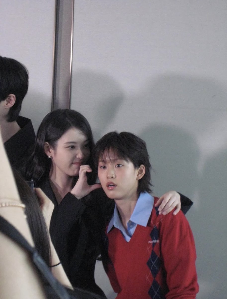 jangviolin's tweet photo. iu an bf r broken up yk what that means https://t.co/8xS7dVgFGb