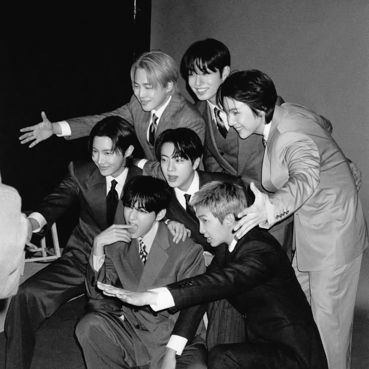 tsunodanette's tweet photo. ✶⋆.˚꩜ hewwo! anette, 22 [ spa / eng ]
en busca de #mutis para interactuar.
searching moots !!

꩜ bts, xdinary heroes, twice, lesserafim
꩜ hunger games
꩜ f1, yuki tsunoda 'n piastri lover 
꩜ pato o'ward

#btstwt #f1twt #kpoptwt #stantwt
   [ 💬 +  𖹭 = mutis ] 
   rt, pls. https://t.co/MfPNuckOkL