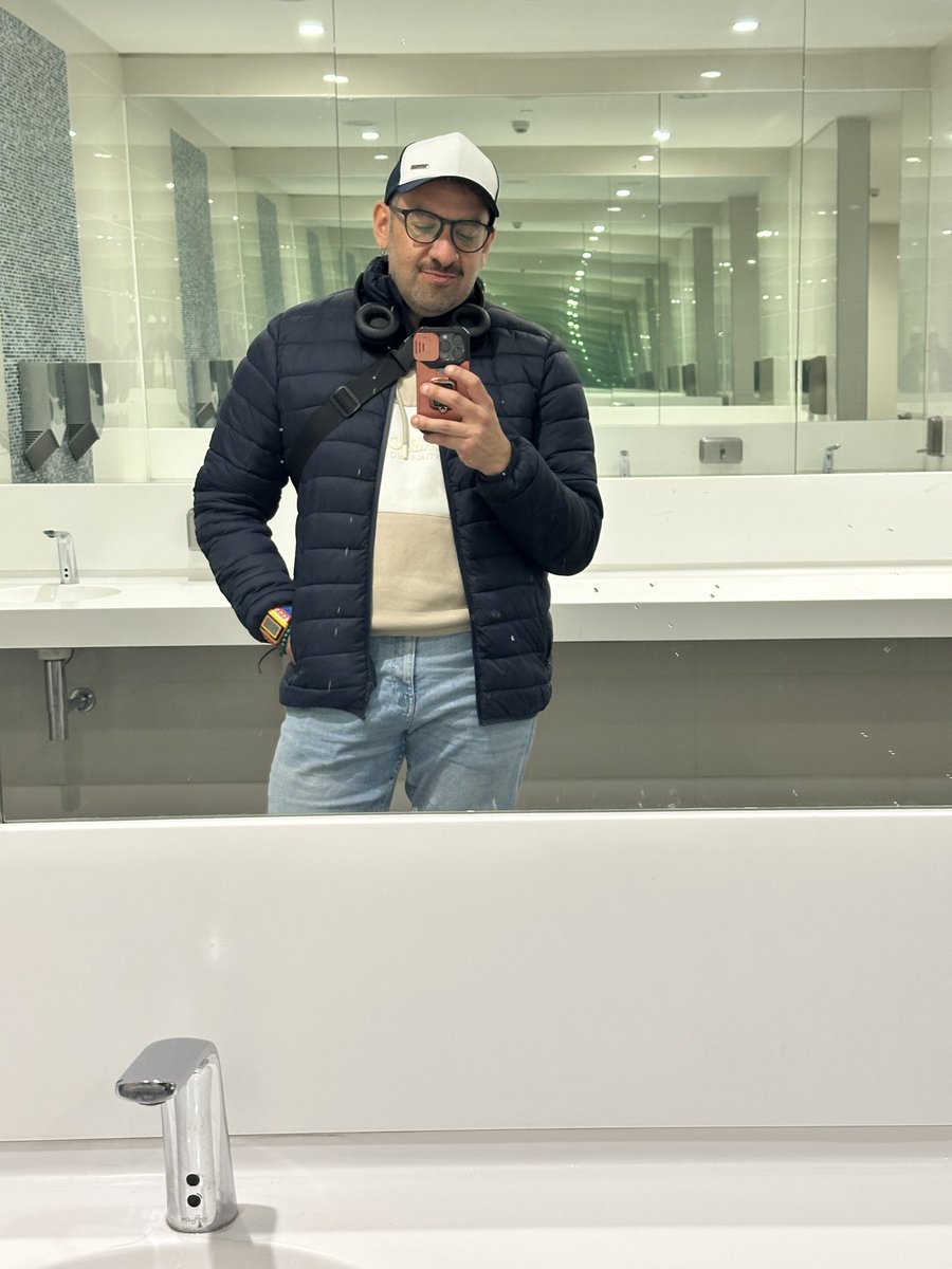 Northern1984's tweet photo. AirPort 😎 https://t.co/bj65PmJemu