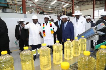 SimangalisoDub5's tweet photo. President @edmnangagwa's visionary leadership shines as he inaugurates the cutting-edge #Mutoko Bioeconomy Industrial Park, a milestone for #Zimbabwe's economic growth. This hub includes a Jatropha biodiesel plant, a cooking oil manufacturing plant, and a soap making plant - a testament to his commitment to innovation and sustainability. The Finealt Engineering Mutoko Bioeconomy Industrial Park will undoubtedly drive job creation and propel our nation towards a greener future. Great strides like these showcase President Mnangagwa's dedication to propelling #Zimbabwe forward #Zimbabwe #EconomicGrowth #SustainableFuture @Jamwanda2 @Varakashi4ED @Varakashi4edByo @TendayiZinyama @CMukungunugwa @nqo_nn