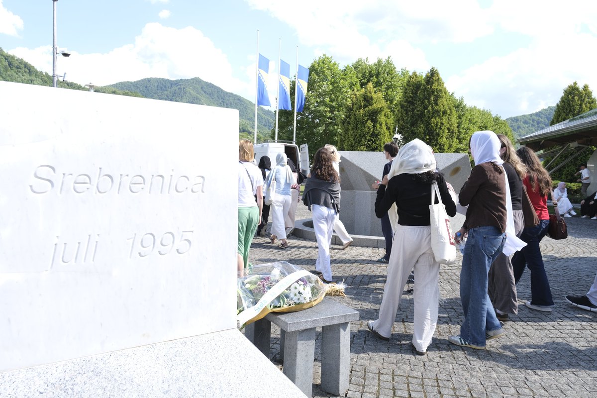 PCRCBiH's tweet photo. Our youth arrived at the @SrebrenicaMC, laying flowers in remembrance of the victims of genocide.

A moment of silence, respect, and reflection for those no longer with us.

#PCRCBiH #SYS26 #Srebrenica31 #sjecanje #mladi #remembrance #youth https://t.co/rlSTalqEpj