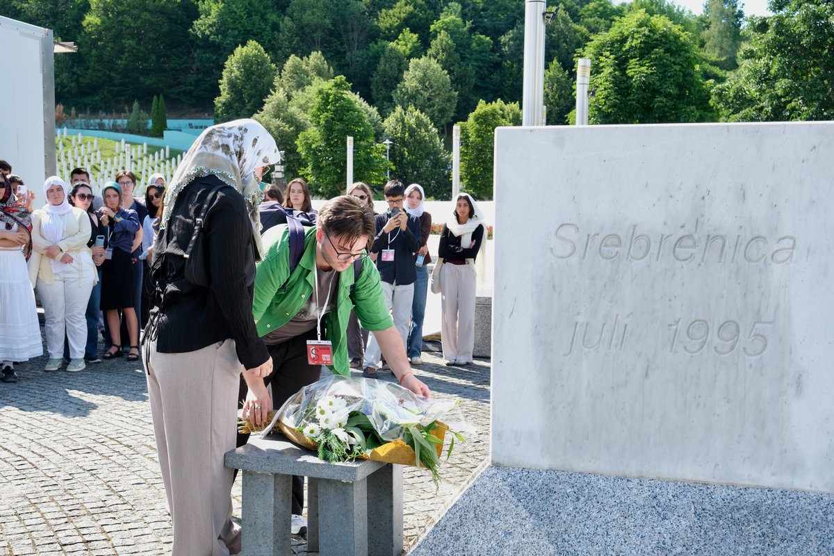 PCRCBiH's tweet photo. Our youth arrived at the @SrebrenicaMC, laying flowers in remembrance of the victims of genocide.

A moment of silence, respect, and reflection for those no longer with us.

#PCRCBiH #SYS26 #Srebrenica31 #sjecanje #mladi #remembrance #youth https://t.co/rlSTalqEpj