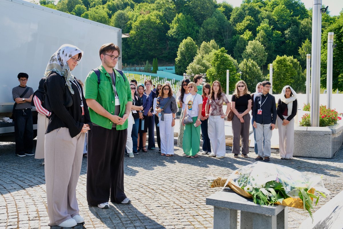 PCRCBiH's tweet photo. Our youth arrived at the @SrebrenicaMC, laying flowers in remembrance of the victims of genocide.

A moment of silence, respect, and reflection for those no longer with us.

#PCRCBiH #SYS26 #Srebrenica31 #sjecanje #mladi #remembrance #youth https://t.co/rlSTalqEpj