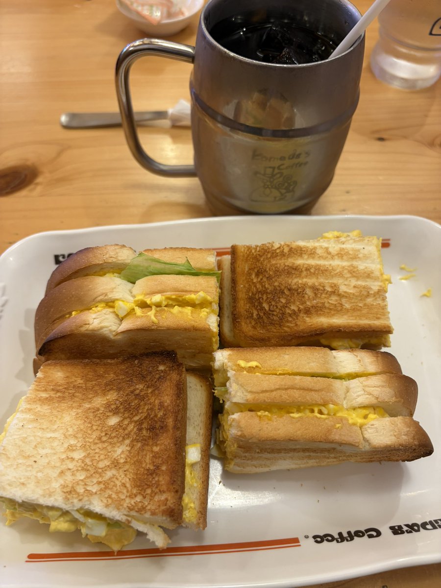 Master_857's tweet photo. ちょっとサンドイッチで軽く済ませようとしたのに全然軽くなくて普通のランチより割高でビビリーご https://t.co/Ebb8klBSIm