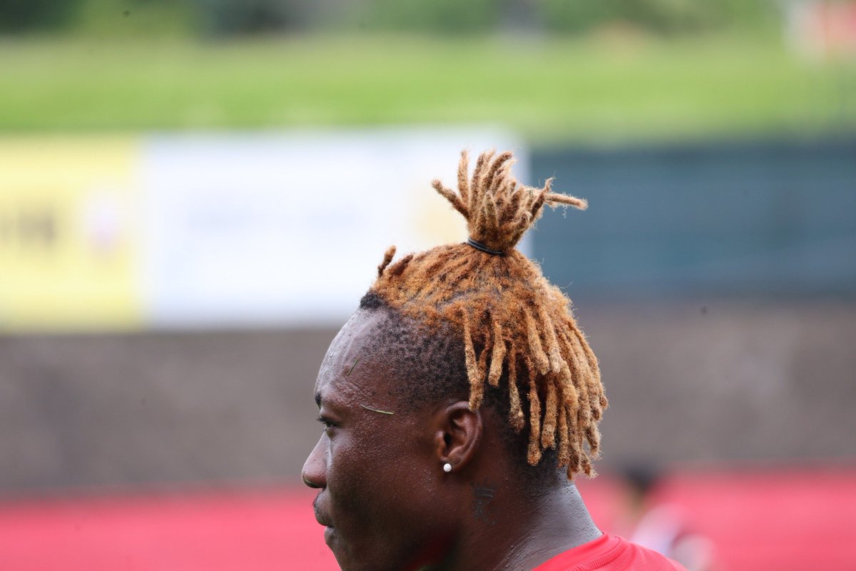 consaofficial's tweet photo. Jambo🇬🇭

KING's New Hair👑🍍

#consadole #コンサドーレ
#キングロードサフォ https://t.co/ylCprvqjFX
